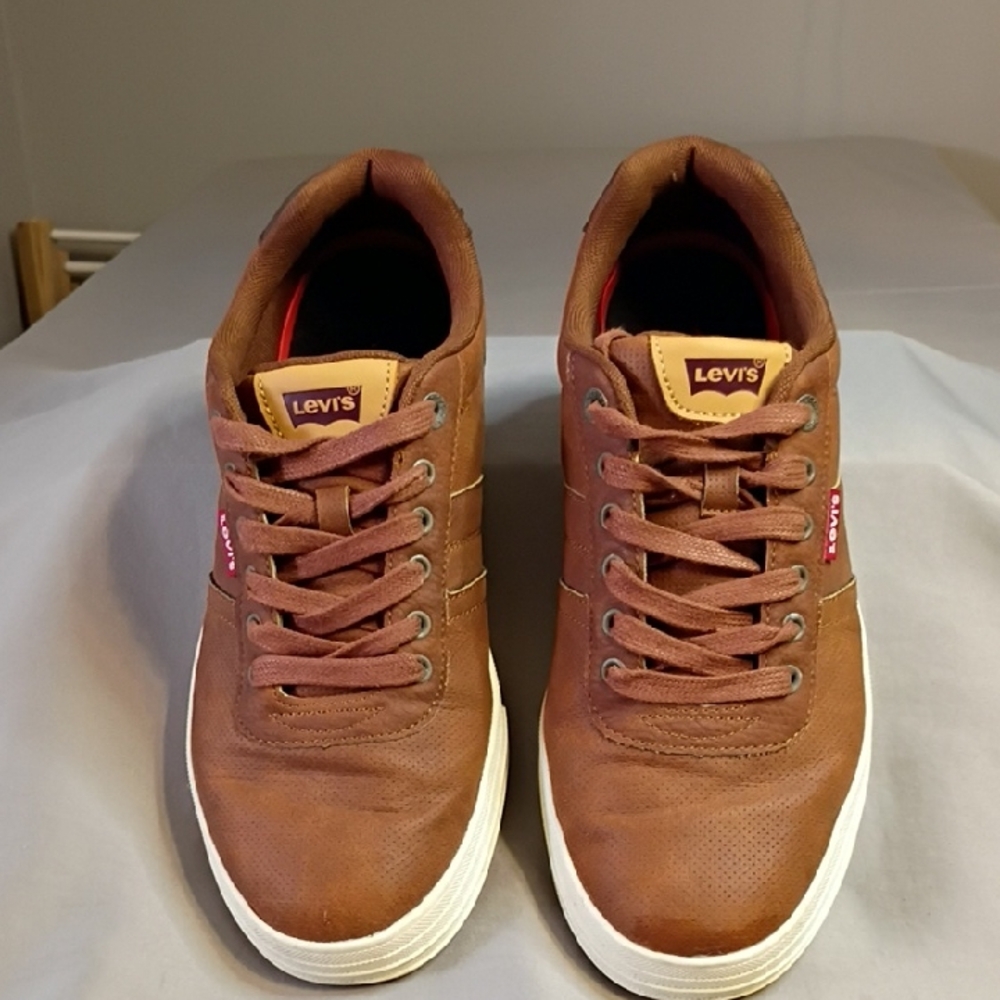 Levi's Men's Tan Sneakers with White Soles